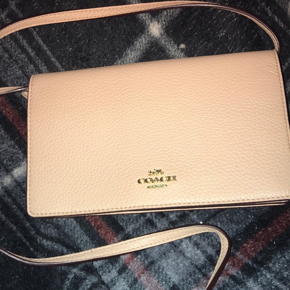 Coach Handbags - 🖤Coach cross body purse